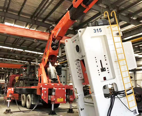 宁波海曙附近随车吊出租，轻松解决运输难题